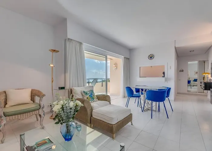 Charming With Sea Views Apartment