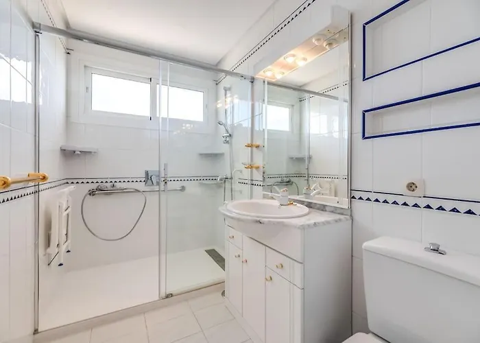 Charming With Sea Views Apartment