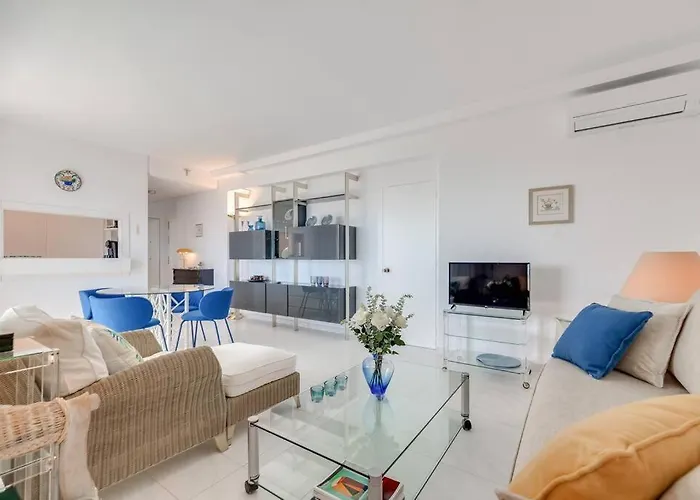 Charming With Sea Views Apartment *