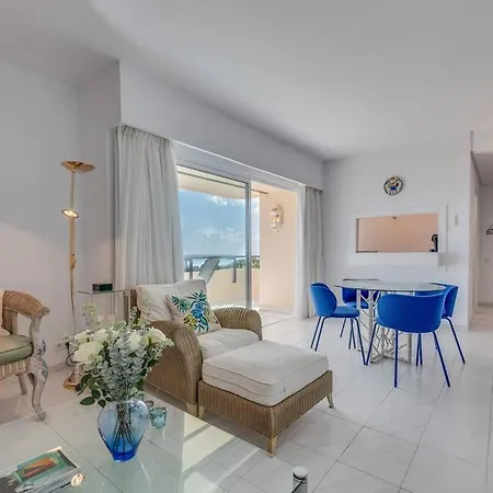 Charming With Sea Views Apartment
