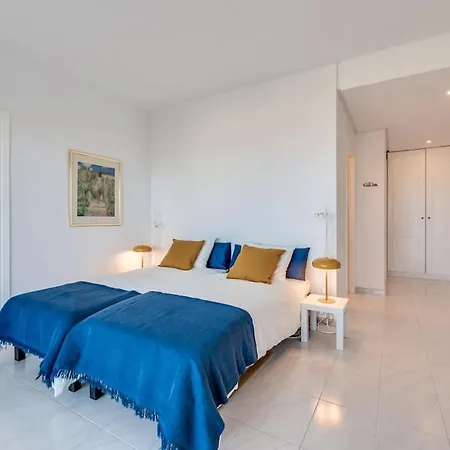 Charming With Sea Views Апартаменти *