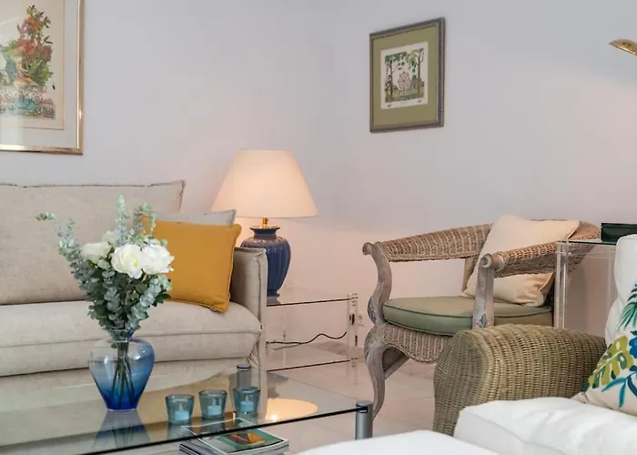 Charming With Sea Views Апартаменти *
